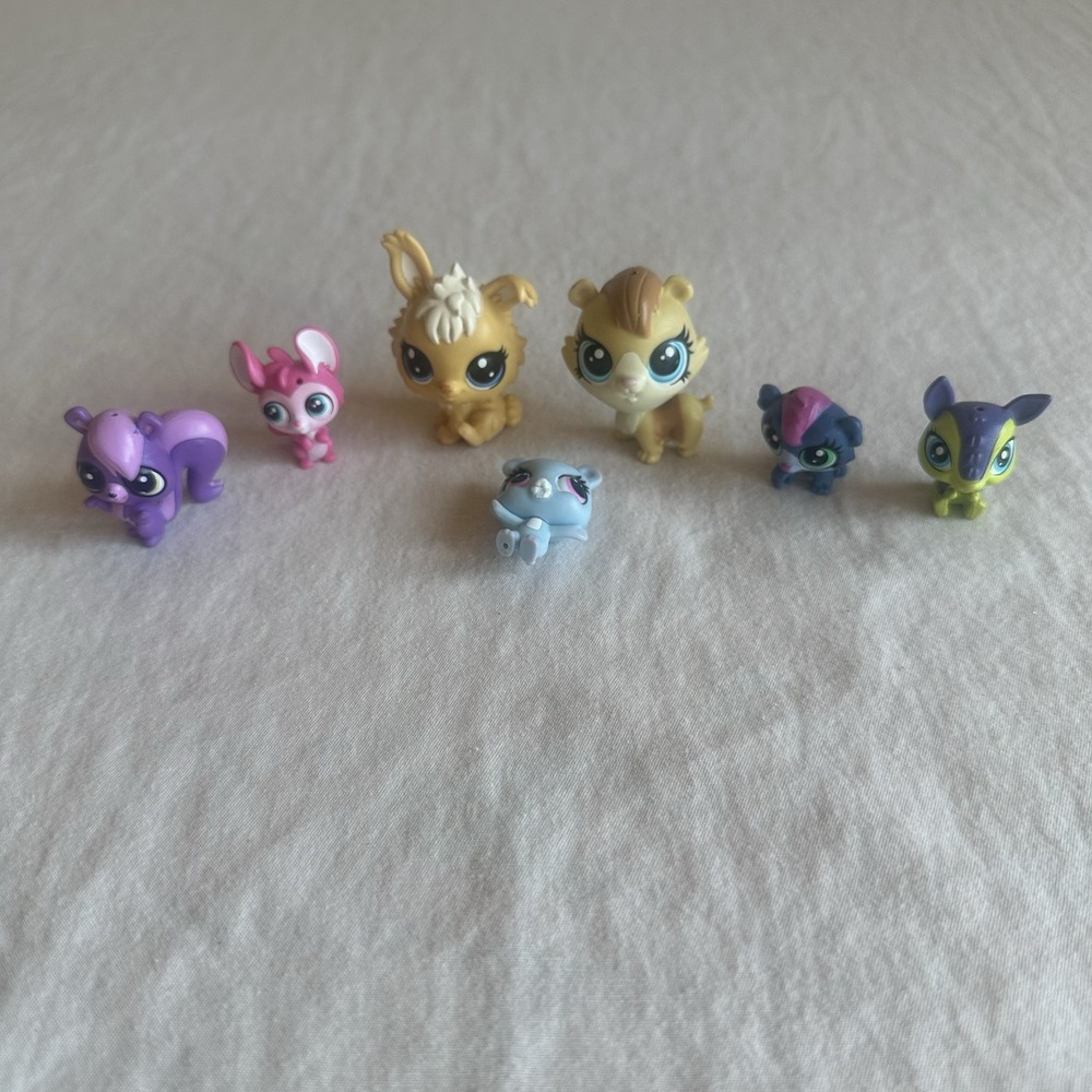 Littlest‎ Pet Shop Hasbro Lot of 7 Figures Mixed Sizes EUC Replacement Figurines